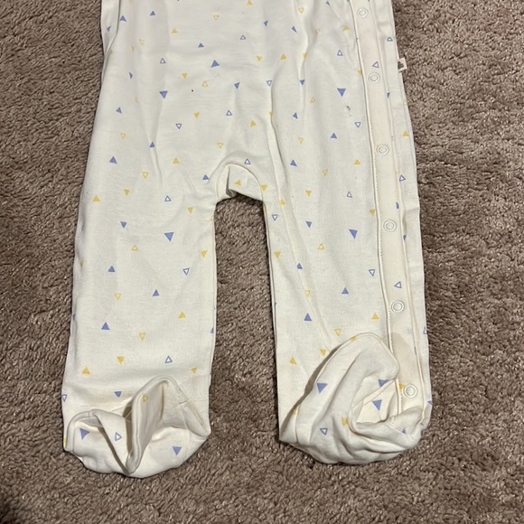 Baby gap bodysuit - Picture 3 of 3